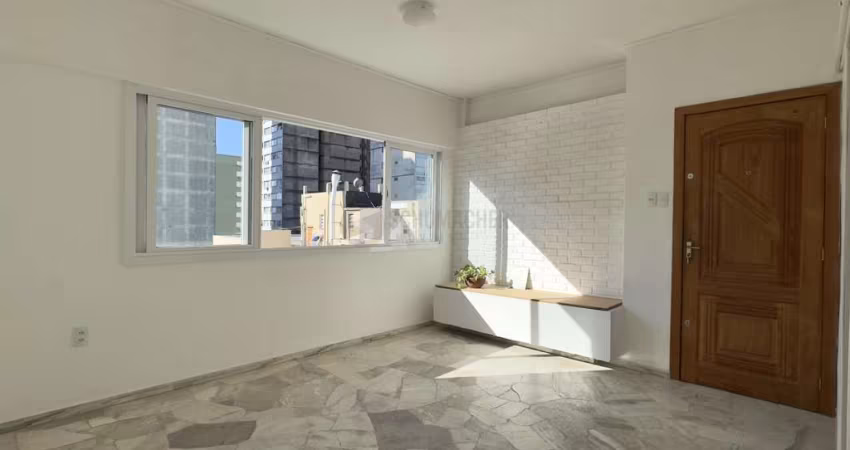 APARTAMENTO 2 DORMITÓRIOS REFORMADO COM LINDA VISTA NO CENTRO HISTÓRICO