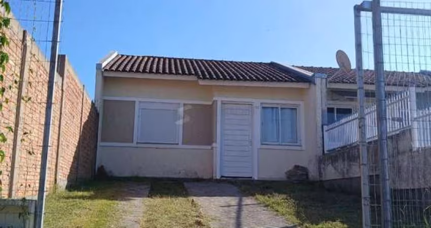 Casa com 02 quartos e 02 vagas no Bairro Costa Gama