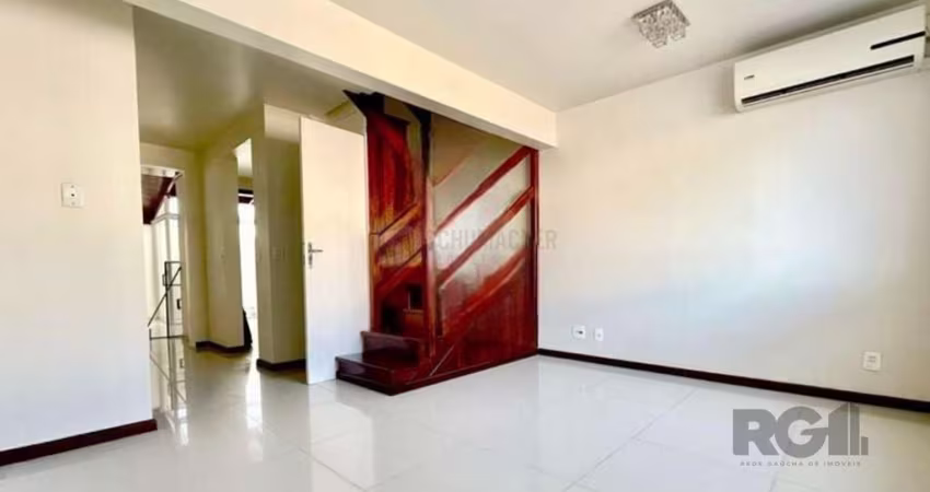 Sobrado em condomínio no Sarandi com 3 quartos e 1 vaga