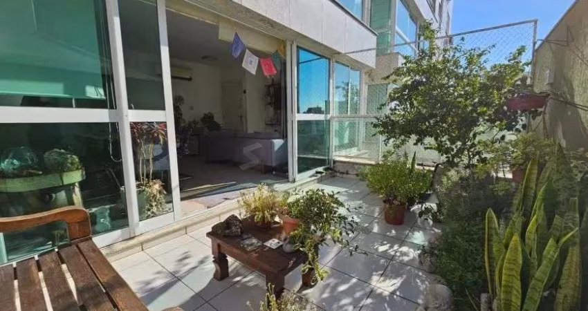 EXCELENTE APARTAMENTO PETROPOLIS DE TRES DORMITORIOS, DUAS VAGAS INDIVIDUAIS ,
