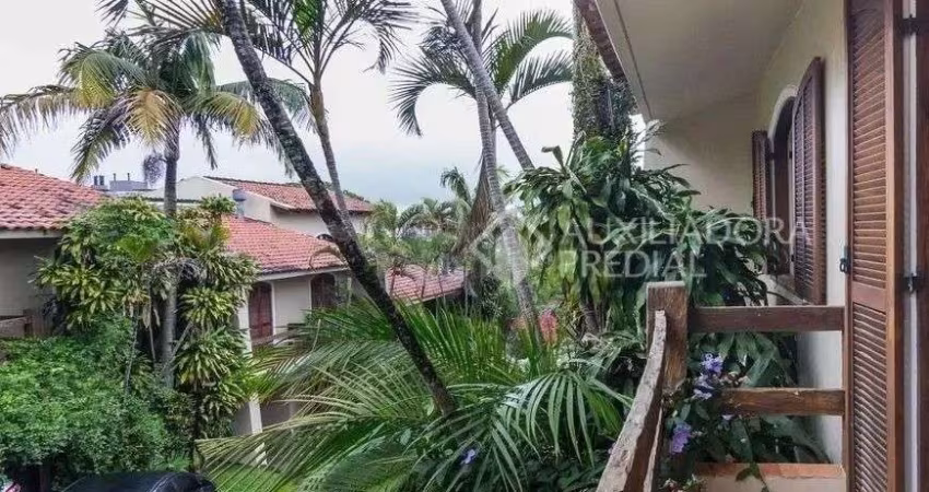 CASA CONDOMINIO 3 DORMITÓRIOS FECHADO ZONA SUL PORTO ALEGRE