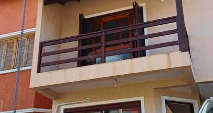 Casa aconchegante com 3 dormitórios, piscina e lareira