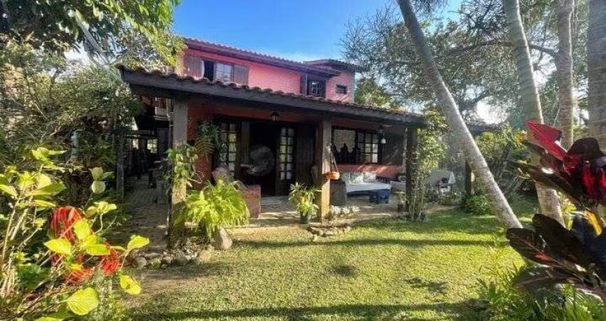 Casa na praia de Garopaba / SC com 3 quartos (sendo 1 suíte), com 145,26 m