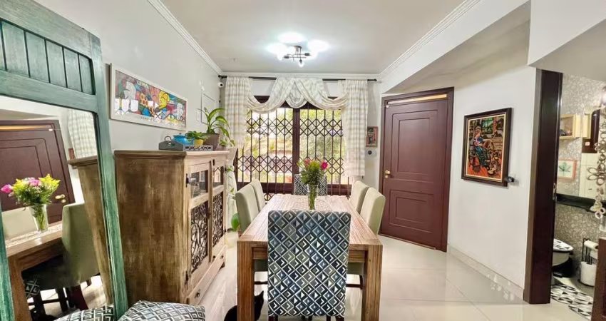 Casa à Venda em Sarandi - 3 Dormitórios, 1 Suíte, 2 vagas
