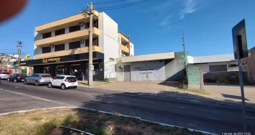 Galpão na Av. Doutor Campos Velho. Ótimo ponto comercial.