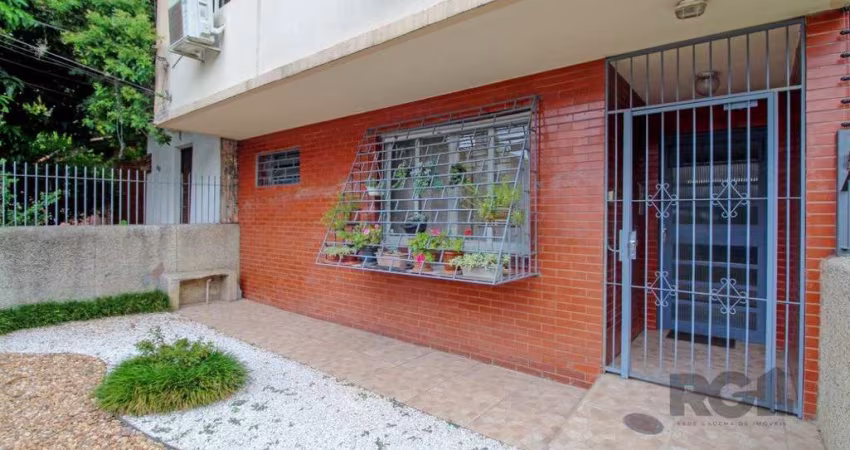 Apartamento no Petrópolis de 2 dormitórios e dependência