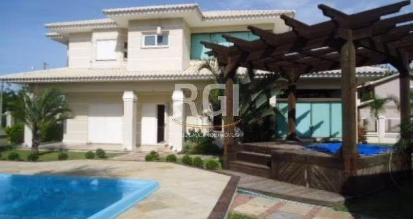 Casa para Venda - 320m², 4 dormitórios, sendo 2 suites, 3 vagas - Centro