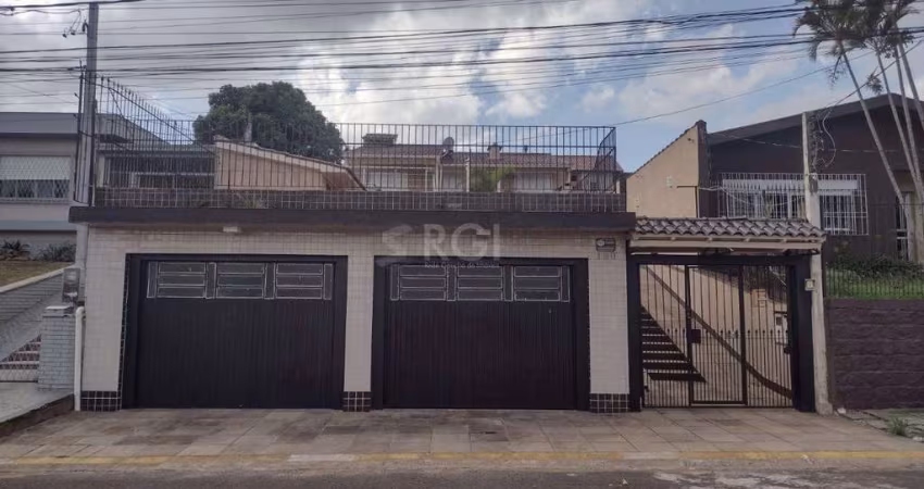 Casa sobrado mobiliado, 4 dormitórios, 1 suíte, 4 vagas de garagem, Bairro Bom Principio