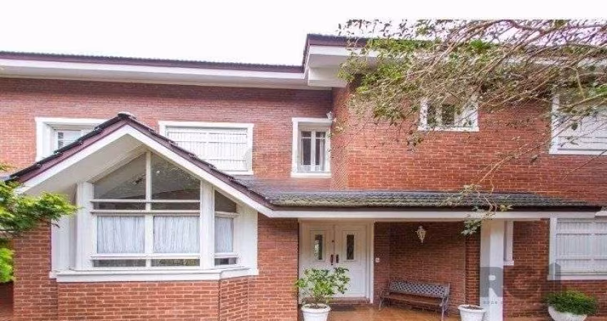Casa à venda com 4 dormitórios, 372m² e 4 vagas