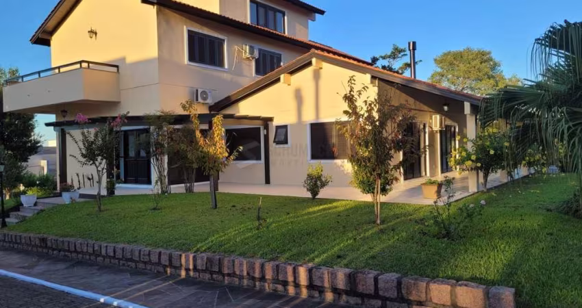 Altos do lago- 455 m² de área privativa, 3 d, 3 vagas , piscina , Linda e ampla casa em condomínio.