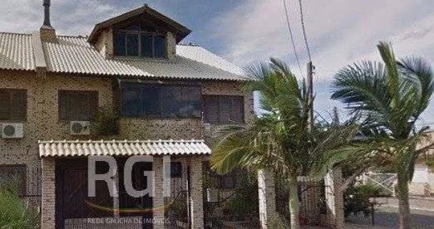 Sobrado para Venda - 130m², 3 dormitórios, sendo 1 suites, 2 vagas - Protásio Alves