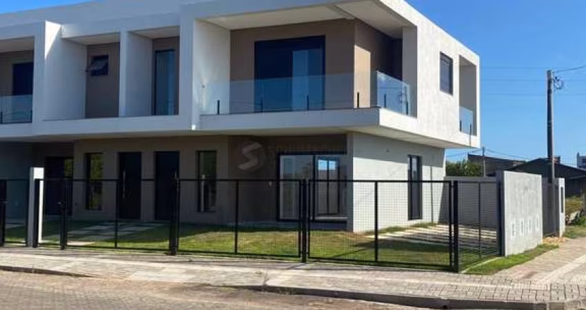 Casa com 03 quartos, sendo 01 suíte na Praia da Cal