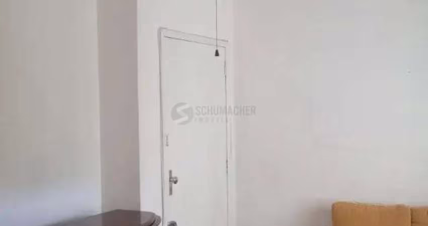 Apartamento com 03 dormitórios com vaga