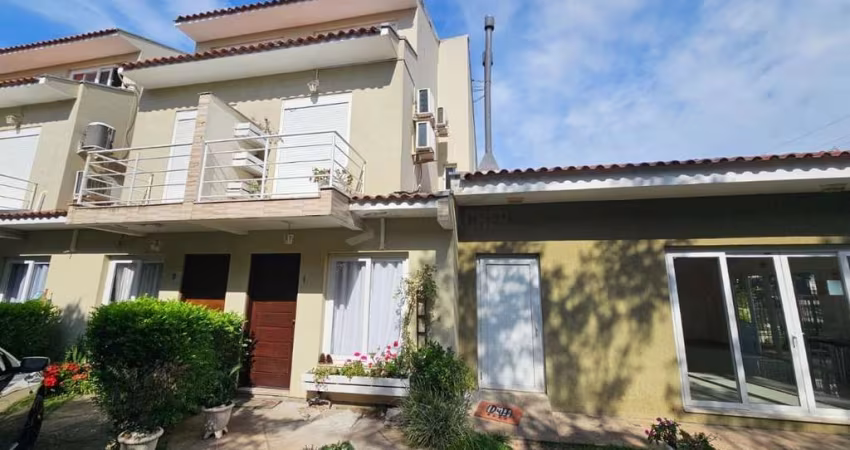 casa em condomínio com 2 dormitórios 1 suíte e sotão no bairro Hípica Porto Alegre - RS