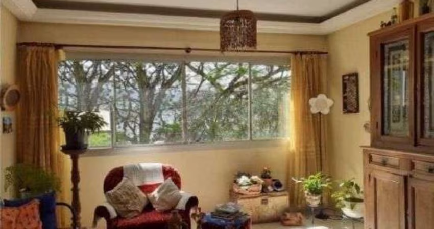 Apartamento para venda de 3 dormitórios, no bairro Teresópolis em Porto Alegre/RS.
