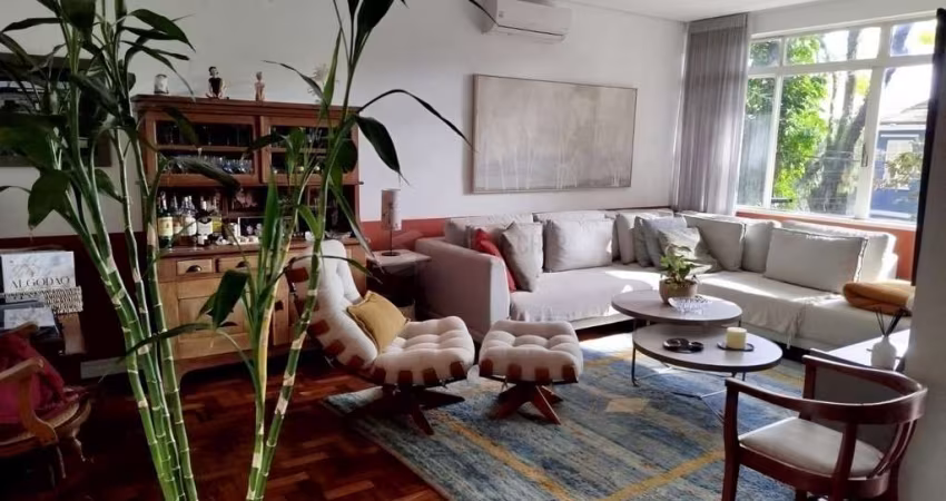 Venda Apartamento 03 dormitórios, transformados em 02, sendo um deles suíte Moinhos de vento Porto Alegre