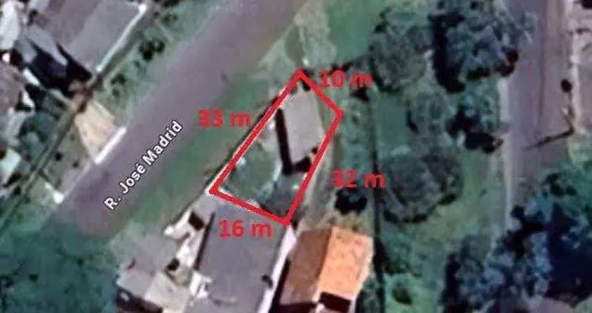 Ótimo terreno com 33m de frente ao lado de uma praça