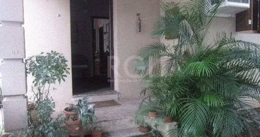 Casa para venda - 137m², 1 dormitório, sendo 1 suites, 4 vagas - floresta