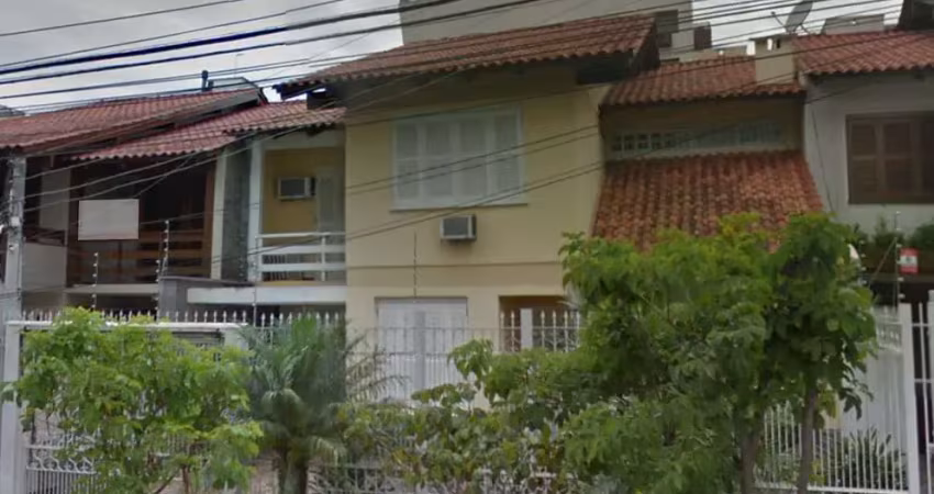 Casa a venda de 4 dormitórios com 325,40 m², no bairro jardim lindóia em porto alegre.