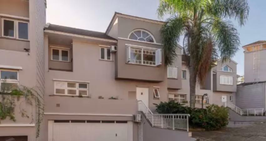 Casa ampla em condomínio com acesso ao rio – 3 dormitórios e excelente infraestrutura