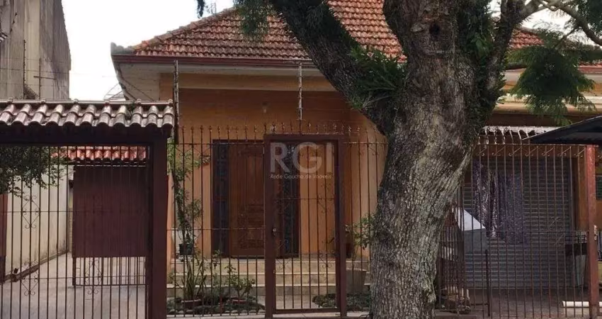 Casa com 3 quartos à venda na Rua Dona Firmina, 817, Vila São José, Porto Alegre
