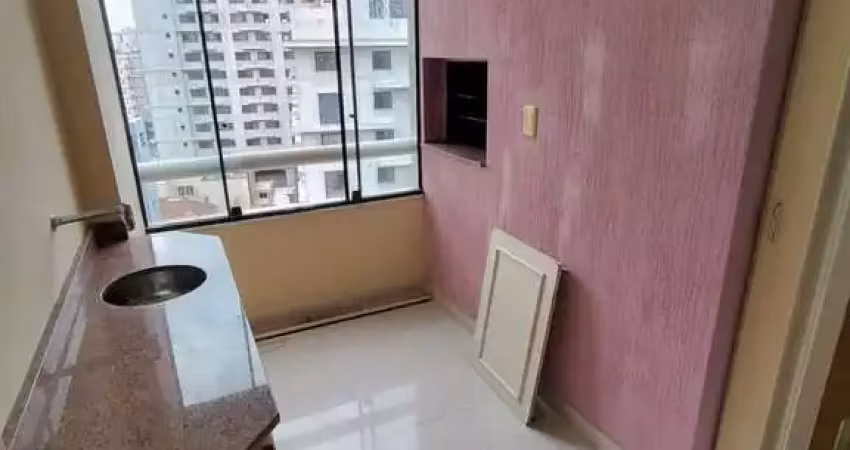 Vende apartamento 3 quartos, andar alto, sacada e gragem na cidade baixa.