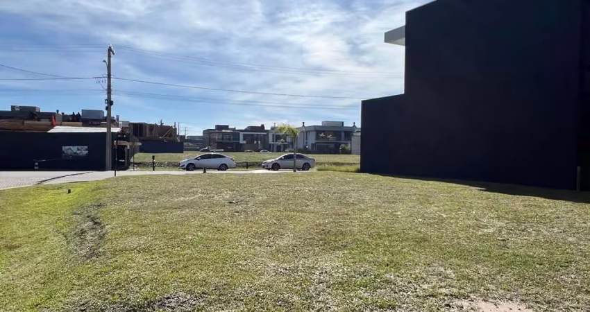Lote de 314 m2 a venda no condomínio sunset em xangri-lá.