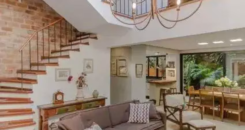 Casa de condomínio com 3 dormitórios, 3 suítes, lavabo e duas vagas.