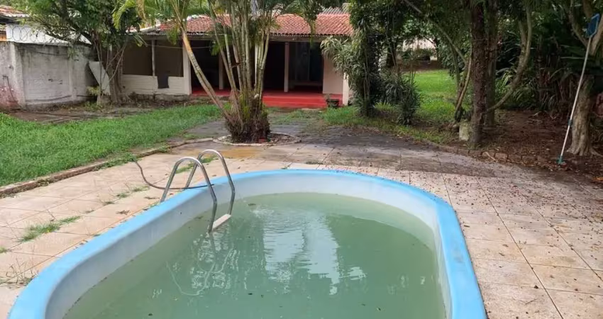 Sossego e natureza em porto alegre: 3 quartos, piscina e quase 2000m² de área