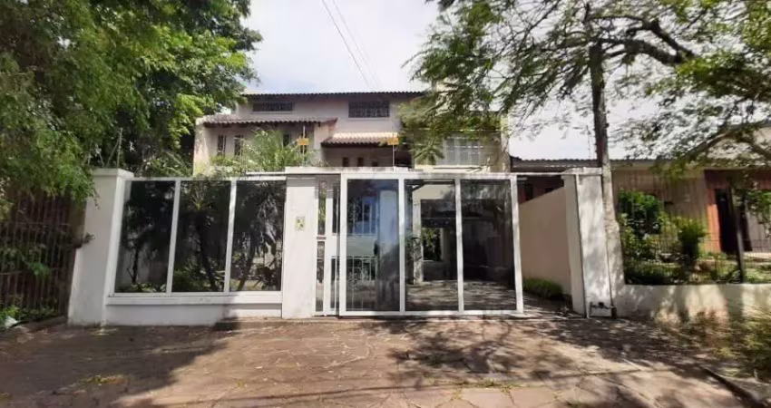 Vende – ampla casa residencial com piscina e 5 vagas