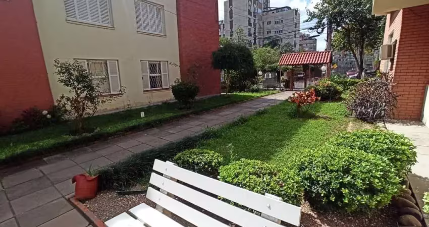 Apartamento reformado de 2 dormitórios com sacada no menino deus, porto alegre