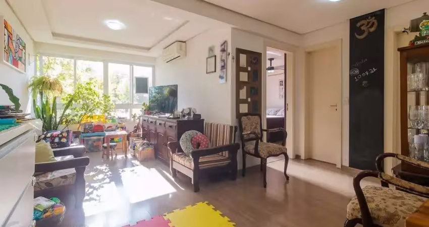 Apartamento com 2 dormitórios, suíte e churrasqueira.