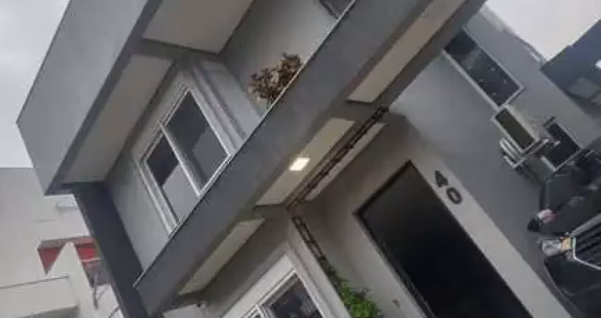 Casa com 3 quartos à venda na Rua Doutor Sérgio de Figueiredo, 105, Guarujá, Porto Alegre