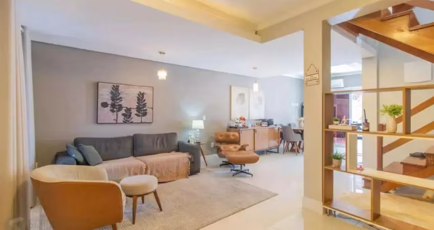 Casa com 3 quartos à venda na Avenida Guaíba, 13348, Ipanema, Porto Alegre