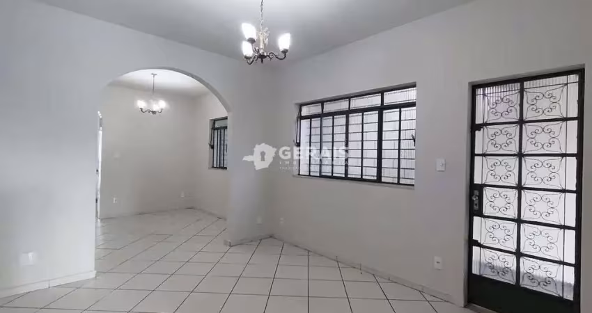 Casa para aluguel, 3 quartos, 1 suíte, 3 vagas, são luís - divinópolis/mg
