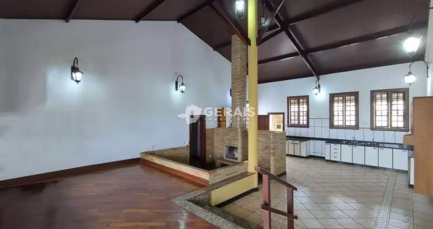 Casa à venda, 4 quartos, 2 suítes, 2 vagas, santo antônio dos campos (ermida) - divinópolis/mg