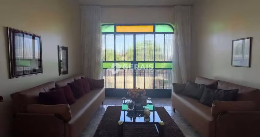 Casa à venda, 3 quartos, 3 vagas, centro - divinópolis/mg