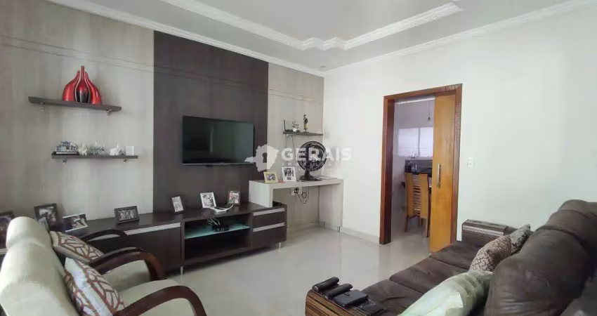 Casa à venda, 3 quartos, 1 suíte, 3 vagas, halin souki - divinópolis/mg