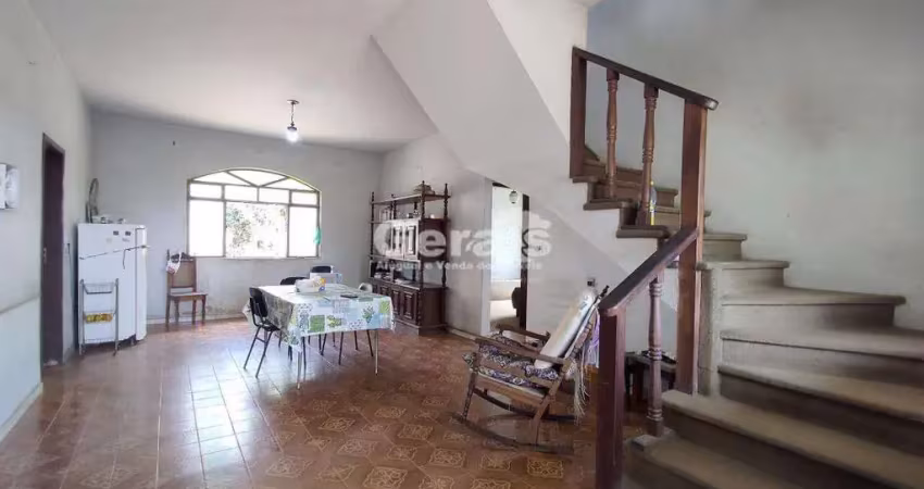Casa à venda, 8 quartos, 1 suíte, 2 vagas, bom pastor - divinópolis/mg