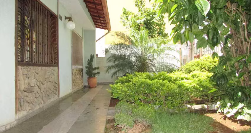 Casa à venda, 4 quartos, 2 vagas, centro - divinópolis/mg