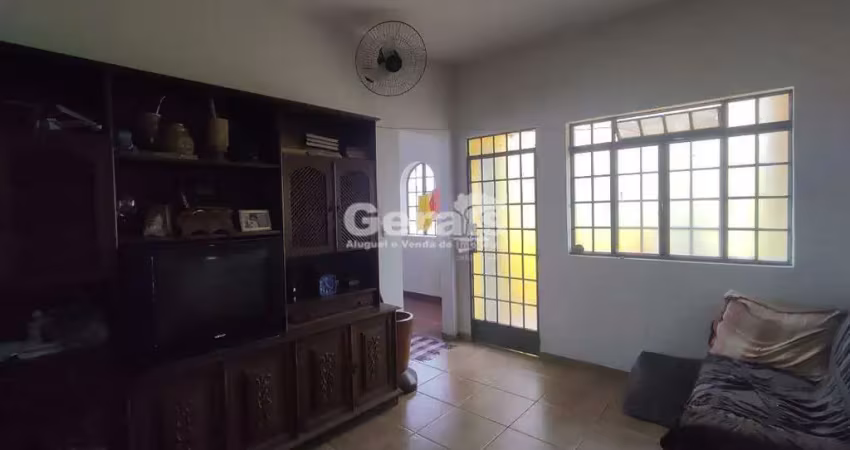 Casa à venda, 3 quartos, 1 suíte, 1 vaga, santa luzia - divinópolis/mg