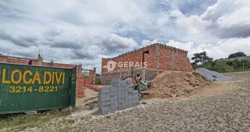 Sobrado à venda, 3 quartos, 1 vaga, padre eustaquio - divinópolis/mg