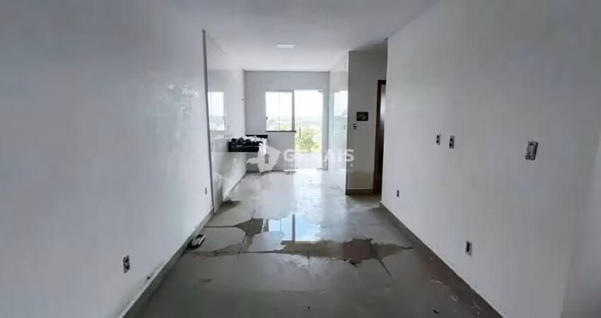 Sobrado à venda, 2 quartos, 2 vagas, padre eustaquio - divinópolis/mg