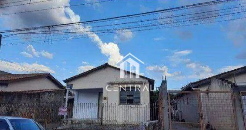 Vendo casa com ótimo terreno e local.
