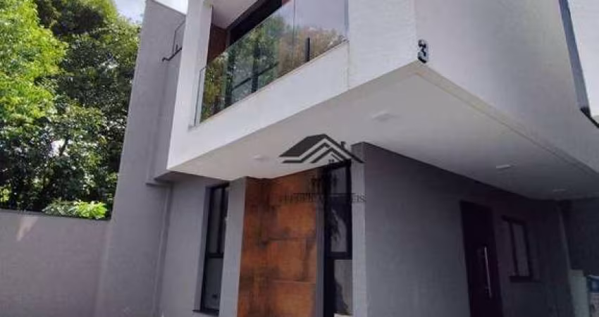 Sobrado com 3 dormitórios à venda, 137 m² por R$ 869.000 - Uberaba - Curitiba/PR
