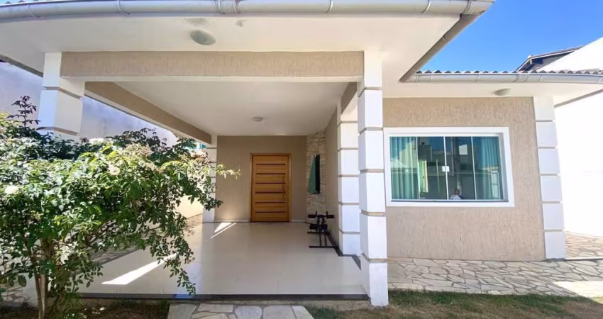 Casa 3 Quartos com Piscina no Condomínio dos Pássaros
