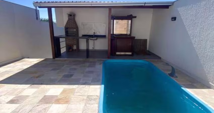 Casa Mobiliada com Piscina e Churrasqueira a 5 min da Praia