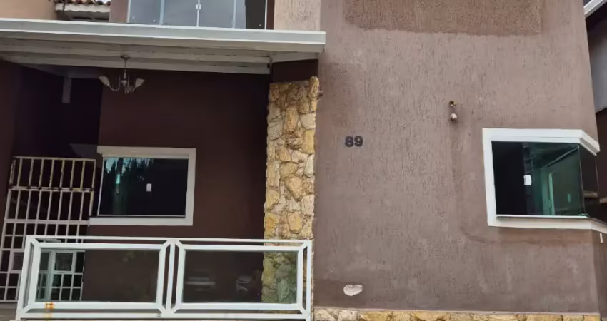 Casa parque das rosas cotia com piscina  com portaria 24 hrs estacionamento