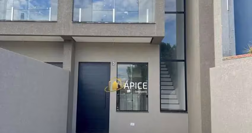 Sobrado novo à venda no bairro pinheirinho curitiba com quintal amplo