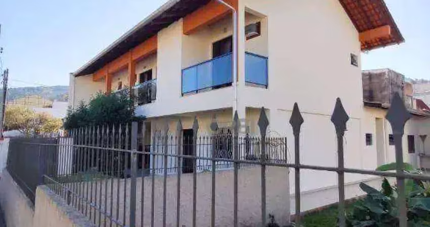 Casa com 5 dormitórios (4 suítes) no Garcia